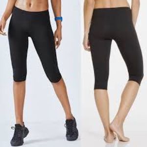 Fabletics Salar Mid-Rise Crop, Black, Large, Athleticwear